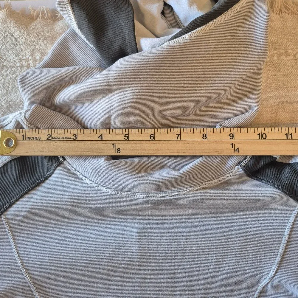Lululemon Base Runner Ponytail Hoodie Pullover‎ Pocket Thumb Hole 6 Activewear